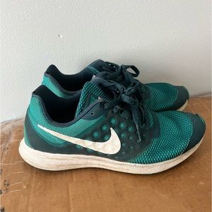 Nike Downshifter 7 youth running shoes
